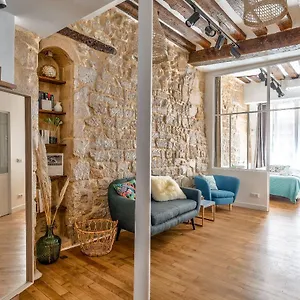 https://new-stunning-4-bdrs-apt-with-ac-le-marais.fr-paris.fr