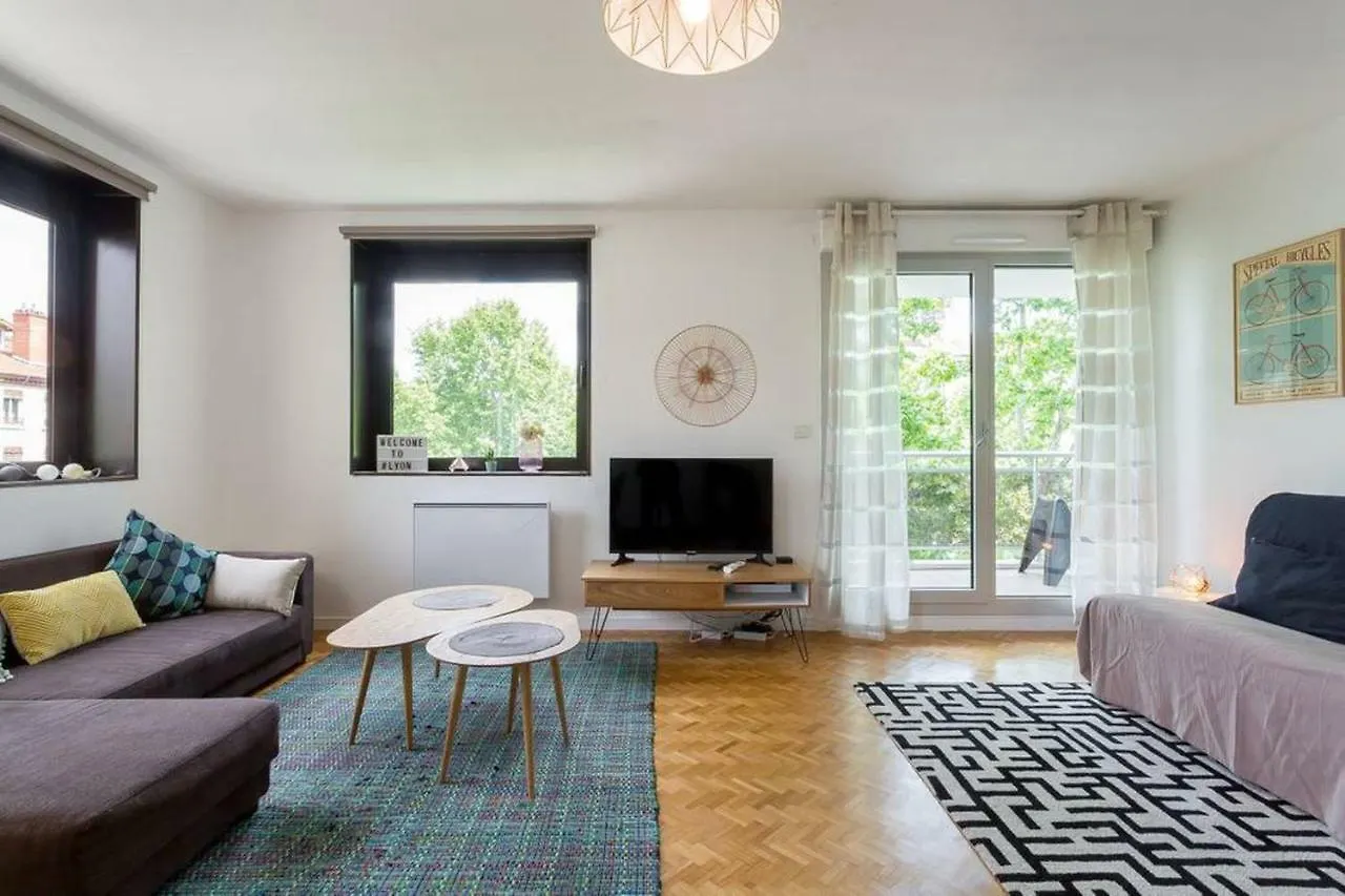 Appartement Lyon Centre Confluence 100 m2 Parking Terrasses