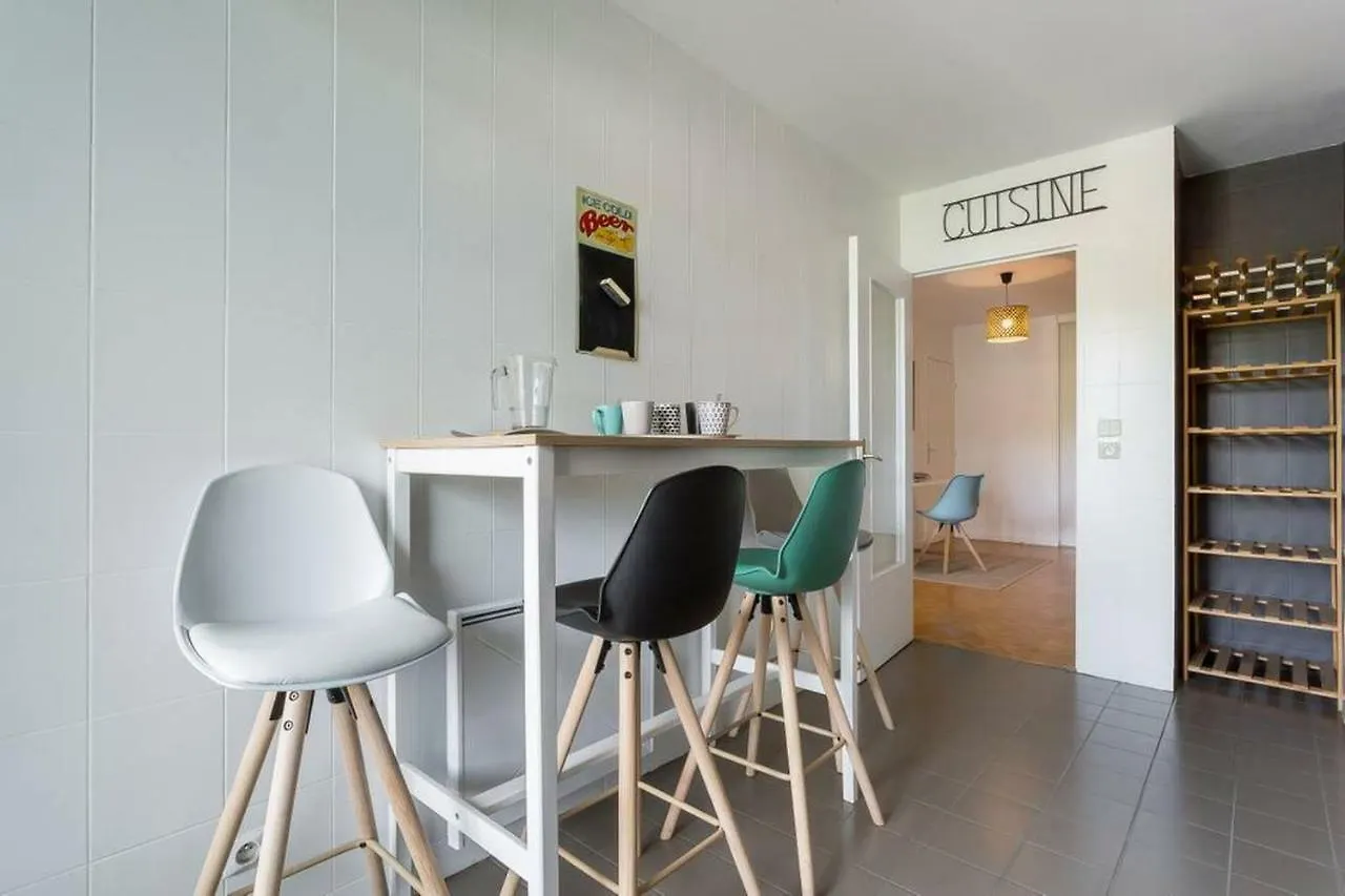 Appartement Lyon Centre Confluence 100 M2 Parking Terrasses 0*,  France